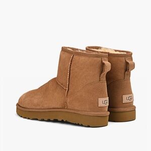 UGG Classic Mini